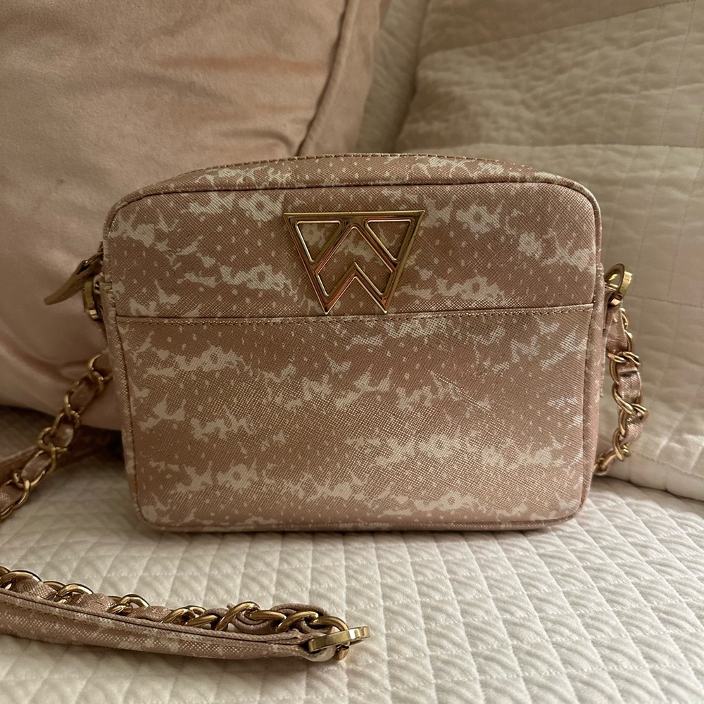 Kelly Wynne Purse
Mingle Mingle Mini